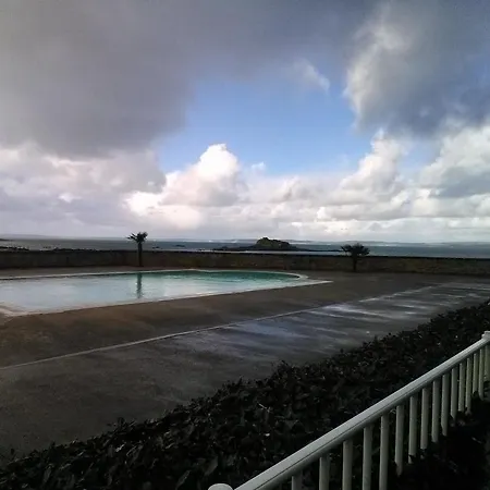 Les Sables Blancs Apartment *